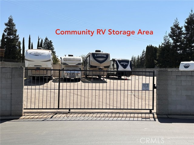 1500 Held Drive, Modesto CA: https://media.crmls.org/medias/b64cb76f-f9cf-4e98-b4de-cafba17a81d9.jpg