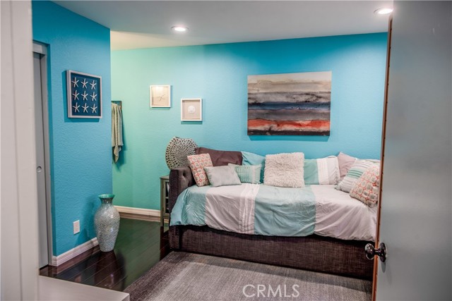 16551 Grunion, Huntington Beach CA: https://media.crmls.org/medias/b64d1fd4-b213-4345-bb55-c4ed6f0104d8.jpg