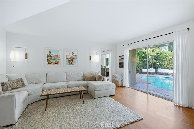 Detail Gallery Image 13 of 31 For 4805 E Colorado, Long Beach,  CA 90814 - 3 Beds | 3 Baths