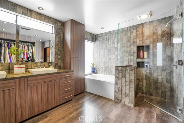 479 Pesaro Street, Oak Park CA: https://media.crmls.org/medias/b64f3601-90fb-499b-9cfb-f91b47b392fd.jpg