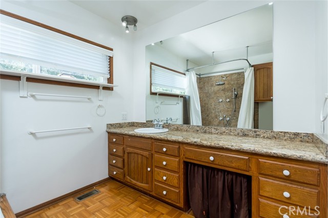 10109 Parr Avenue, Sunland CA: https://media.crmls.org/medias/b64fce02-1bfa-4a77-946f-76354eb8e191.jpg