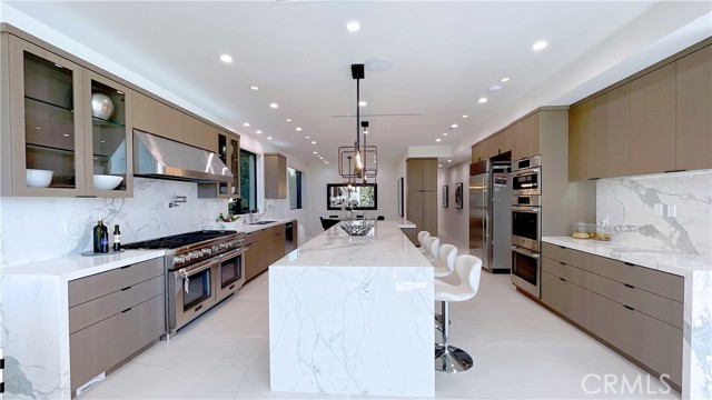 Detail Gallery Image 6 of 40 For 1187 Piedra Morada Dr, Pacific Palisades,  CA 90272 - 6 Beds | 6/1 Baths