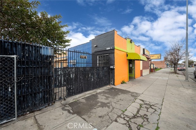 8310 S Broadway, Los Angeles, California 90003, ,Commercial Sale,For Sale,8310 S Broadway,CRDW24057245