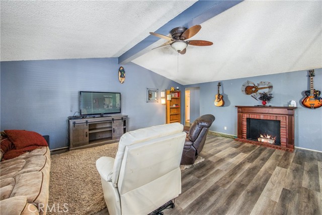 7717 Church Avenue, Highland CA: https://media.crmls.org/medias/b65130ae-bde4-42bf-bd58-3a9506c5ab10.jpg