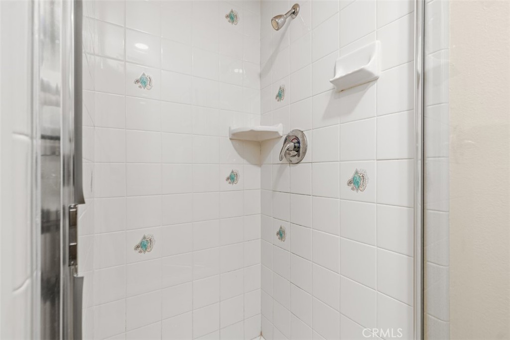 https://media.crmls.org/medias/b6517de2-6305-419c-9b60-21f19793b6aa.jpg?preset=X-Large