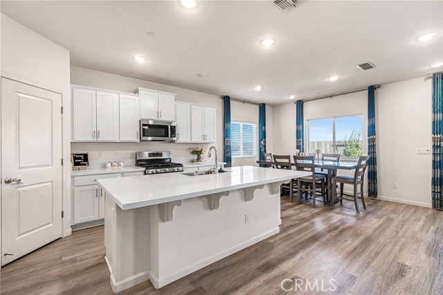 3449 Running Brook Street, Madera CA: https://media.crmls.org/medias/b651a825-4330-4495-9aee-66b77a1adf59.jpg