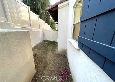 https://media.crmls.org/medias/b651c7e2-eb0a-41b6-89fd-bcbeb1f806e1.jpg?preset=X-Large