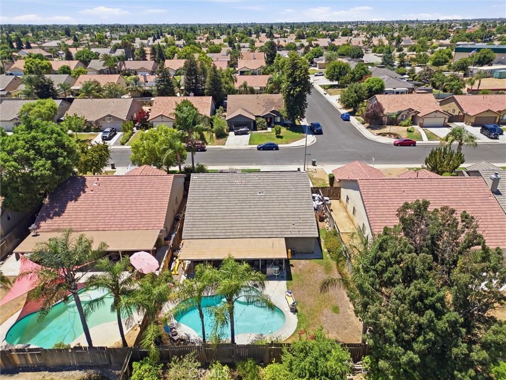 https://media.crmls.org/medias/b651e409-f643-4e93-9d78-62945e4443e9.jpg?preset=X-Large