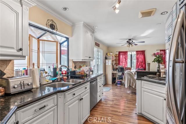 Detail Gallery Image 8 of 27 For 1160 via Ravenna, Redlands,  CA 92374 - 3 Beds | 2/1 Baths