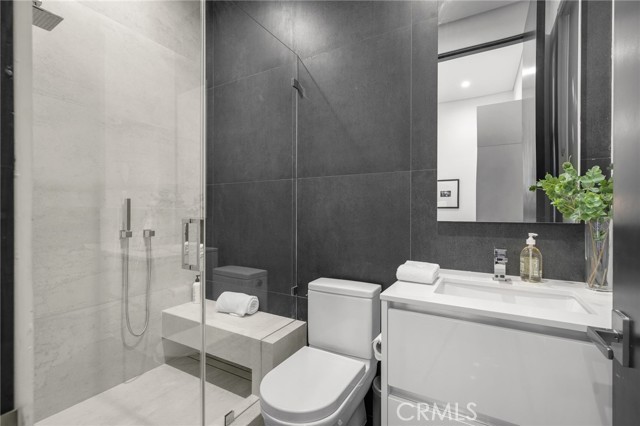 15231 Greenleaf Street, Sherman Oaks CA: https://media.crmls.org/medias/b6542690-46b5-45fa-a683-e55c311d7c72.jpg