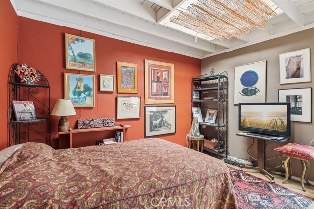 5603 Heatherdale Drive, Los Angeles CA: https://media.crmls.org/medias/b6546f35-2f59-42e6-9d72-5a8b7f29b5d9.jpg