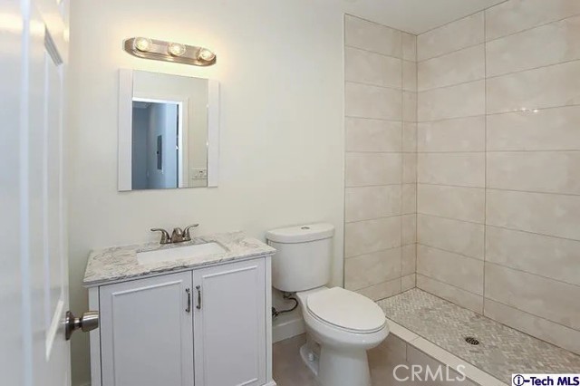 Detail Gallery Image 9 of 11 For 7435 Collett Ave, Van Nuys,  CA 91406 - 2 Beds | 2 Baths