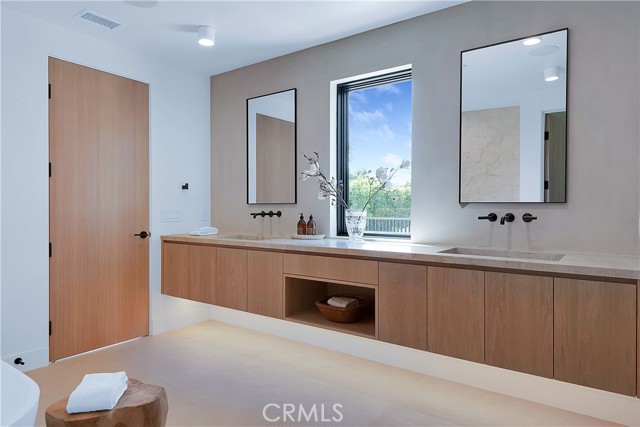 4455 Katherine Avenue, Sherman Oaks CA: https://media.crmls.org/medias/b655c89a-e5b4-4144-b391-c80cea81cd53.jpg