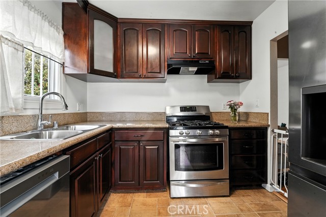 1010 69th Street, Los Angeles CA: https://media.crmls.org/medias/b655ff64-488f-41ce-b299-5cf3d258b721.jpg