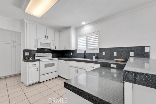 Detail Gallery Image 10 of 35 For 6929 La Habra, Yucca Valley,  CA 92284 - 2 Beds | 2 Baths