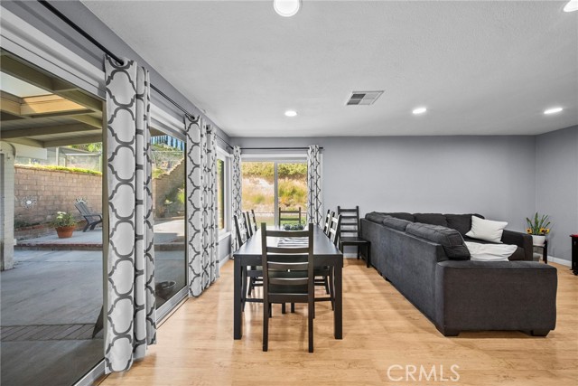 Detail Gallery Image 15 of 44 For 16503 Fairglade, Canyon Country,  CA 91387 - 4 Beds | 3 Baths