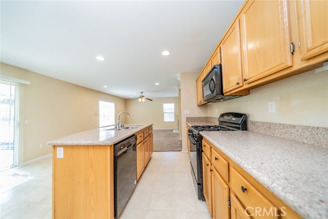 Detail Gallery Image 15 of 51 For 32057 Meadow Wood Ln, Lake Elsinore,  CA 92532 - 3 Beds | 2/1 Baths