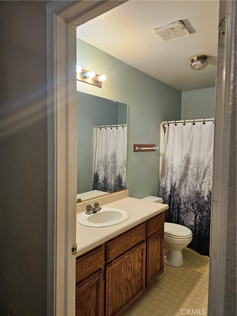 https://media.crmls.org/medias/b6580d5a-44c3-4e47-86ad-444254ac220d.jpg?preset=X-Large