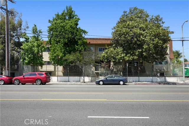 Detail Gallery Image 1 of 18 For 6255 Woodman Ave #103,  Van Nuys,  CA 91401 - 2 Beds | 2 Baths