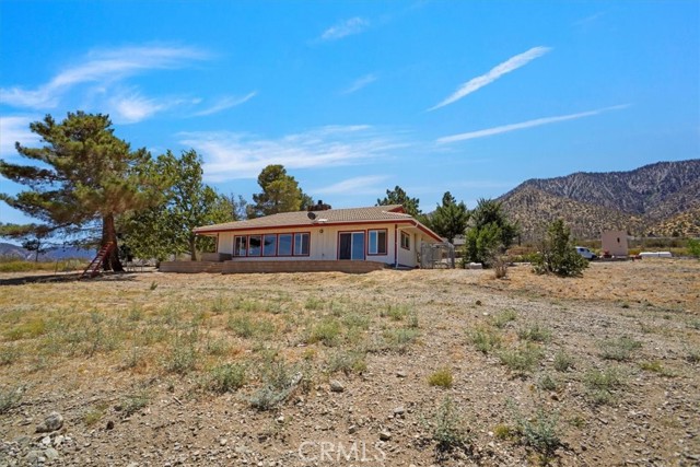27811 Jubilee Run Road, Pearblossom CA: https://media.crmls.org/medias/b6585d98-9c01-4224-ba30-e808de731014.jpg