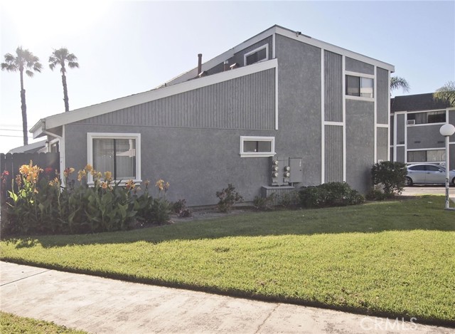 601 S Newhope Street, Santa Ana CA: https://media.crmls.org/medias/b658620f-7ece-4a06-a520-c20fb080af22.jpg