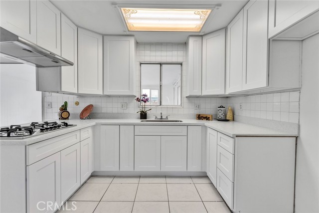 1794 Plaza Serena, Ontario CA: https://media.crmls.org/medias/b65993f7-5abd-46a3-b20d-9f13ae9802cd.jpg