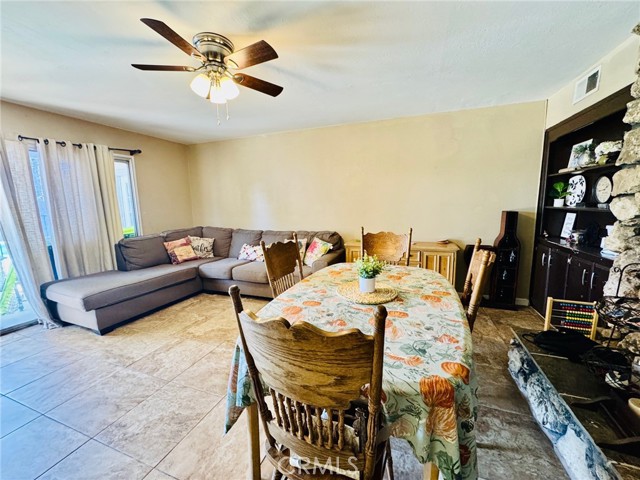 Detail Gallery Image 13 of 32 For 3208 Sunview Dr, Bakersfield,  CA 93306 - 3 Beds | 2 Baths