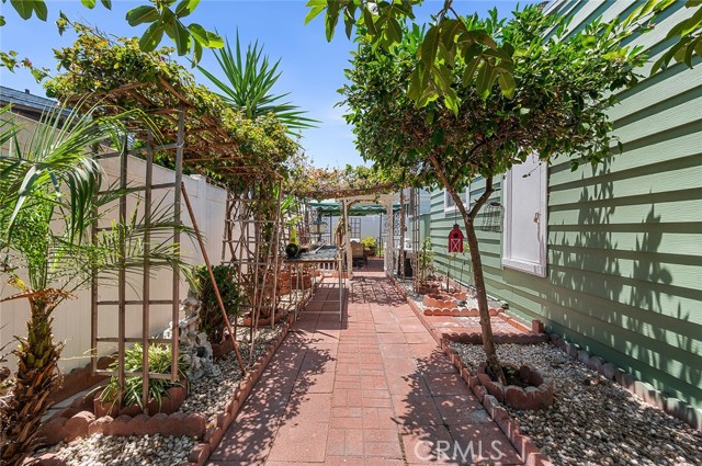 17701 Avalon Boulevard, Carson CA: https://media.crmls.org/medias/b659c4df-9bae-44bb-8934-fd7fb9b30c16.jpg