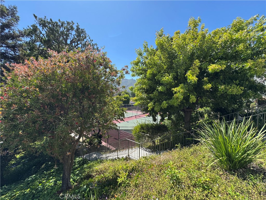 https://media.crmls.org/medias/b659de8f-7cd5-47d7-a340-90abc3e373f4.jpg?preset=X-Large