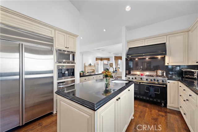 Detail Gallery Image 7 of 26 For 414 .5 Carnation Ave #UPPER,  Corona Del Mar,  CA 92625 - 3 Beds | 3 Baths