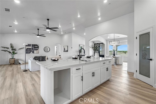 Detail Gallery Image 15 of 38 For 21035 Forest Glen, Madera,  CA 93638 - 4 Beds | 3 Baths