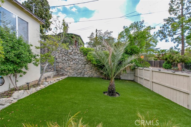 10630 Samoa Avenue, Tujunga CA: https://media.crmls.org/medias/b65bcb50-cf22-45d3-aa13-fecd139b7588.jpg