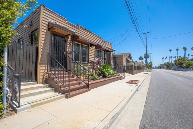 2289 W 29th Place, Los Angeles CA: https://media.crmls.org/medias/b65c9e05-db8c-4caa-a607-04929168d72e.jpg