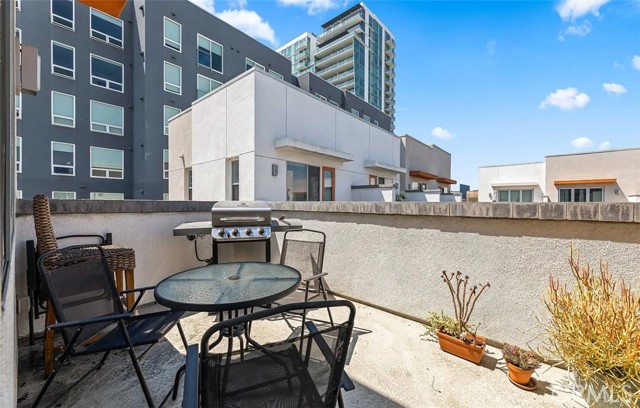 Detail Gallery Image 17 of 20 For 215 Elm Ave, Long Beach,  CA 90802 - 2 Beds | 3 Baths