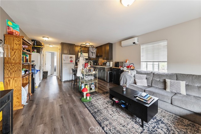 8963 Bold Ruler Lane, Jurupa Valley CA: https://media.crmls.org/medias/b65dc91d-8fd2-4346-8c98-ba4a16ba1835.jpg