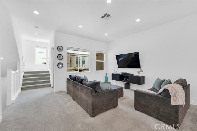 Detail Gallery Image 9 of 48 For 27418 Arborview Ln, Valencia,  CA 91381 - 3 Beds | 3/1 Baths