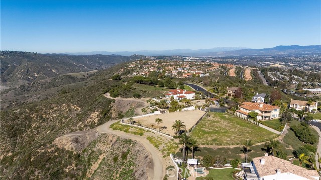 5 Vista Court, Laguna Niguel CA: https://media.crmls.org/medias/b65f645f-550b-4330-aece-a8ce567fc16f.jpg