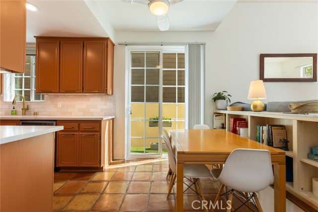 Detail Gallery Image 24 of 55 For 11445 Moorpark, Studio City,  CA 91602 - 2 Beds | 2/1 Baths