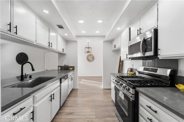 Detail Gallery Image 22 of 48 For 4604 E Avenue R6, Palmdale,  CA 93552 - 3 Beds | 2 Baths