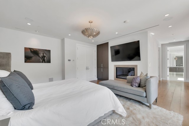 Detail Gallery Image 38 of 75 For 17950 Rancho St, Encino,  CA 91316 - 5 Beds | 6 Baths