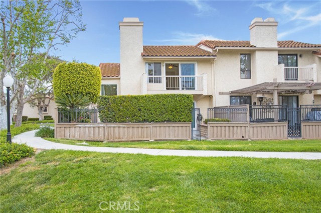 611 Colonial Circle, Fullerton CA: https://media.crmls.org/medias/b6614c45-e108-4a2b-bea6-3b7a6645c428.jpg