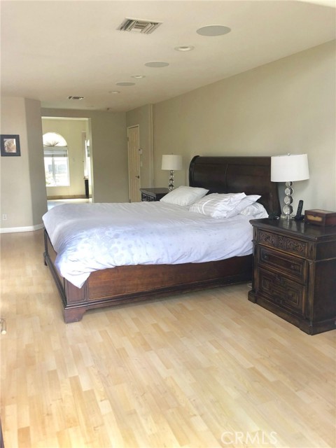 Detail Gallery Image 14 of 25 For 5503 Tampa Ave, Tarzana,  CA 91356 - 5 Beds | 4/1 Baths