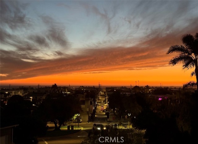 Detail Gallery Image 2 of 44 For 621 6th, Manhattan Beach,  CA 90266 - 3 Beds | 3/1 Baths