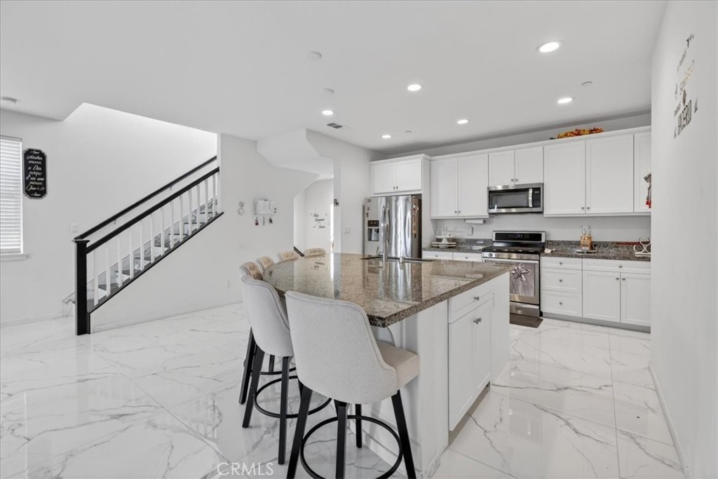 https://media.crmls.org/medias/b662d773-d65e-4f21-895b-b2011f6cbeb0.jpg?preset=X-Large