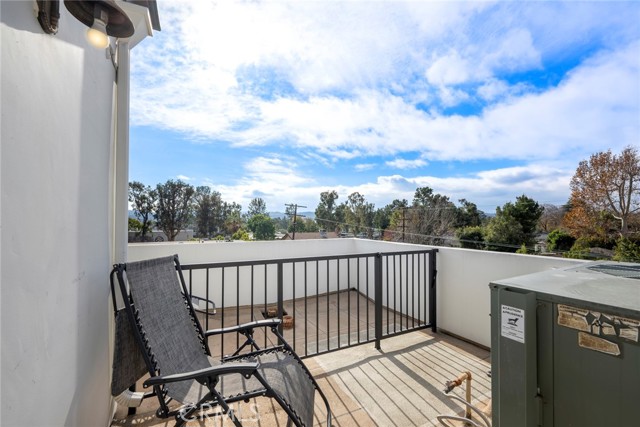 Detail Gallery Image 30 of 36 For 5027 Colfax Ave #1,  Valley Village,  CA 91601 - 3 Beds | 3 Baths