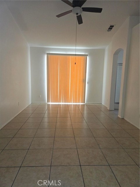 Detail Gallery Image 4 of 8 For 25850 Shoreline, Moreno Valley,  CA 92551 - 3 Beds | 2 Baths