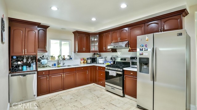 Detail Gallery Image 8 of 55 For 2306 Laird St, Santa Ana,  CA 92706 - 6 Beds | 5 Baths