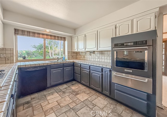 27014 Helmond Drive, Calabasas CA: https://media.crmls.org/medias/b66576b9-78ab-45a4-9ecc-7fade960532d.jpg