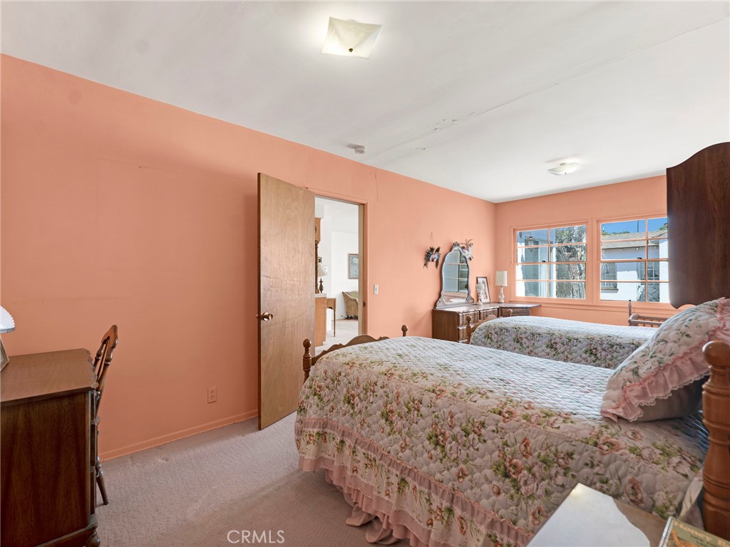 https://media.crmls.org/medias/b66599ab-5625-495e-a9a3-75f5cdec9b38.jpg?preset=X-Large