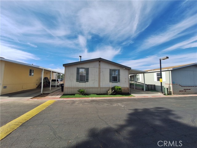 350 E San Jacinto Avenue, Perris CA: https://media.crmls.org/medias/b6667ec7-4aeb-4a7f-83ee-e03ac15979d4.jpg